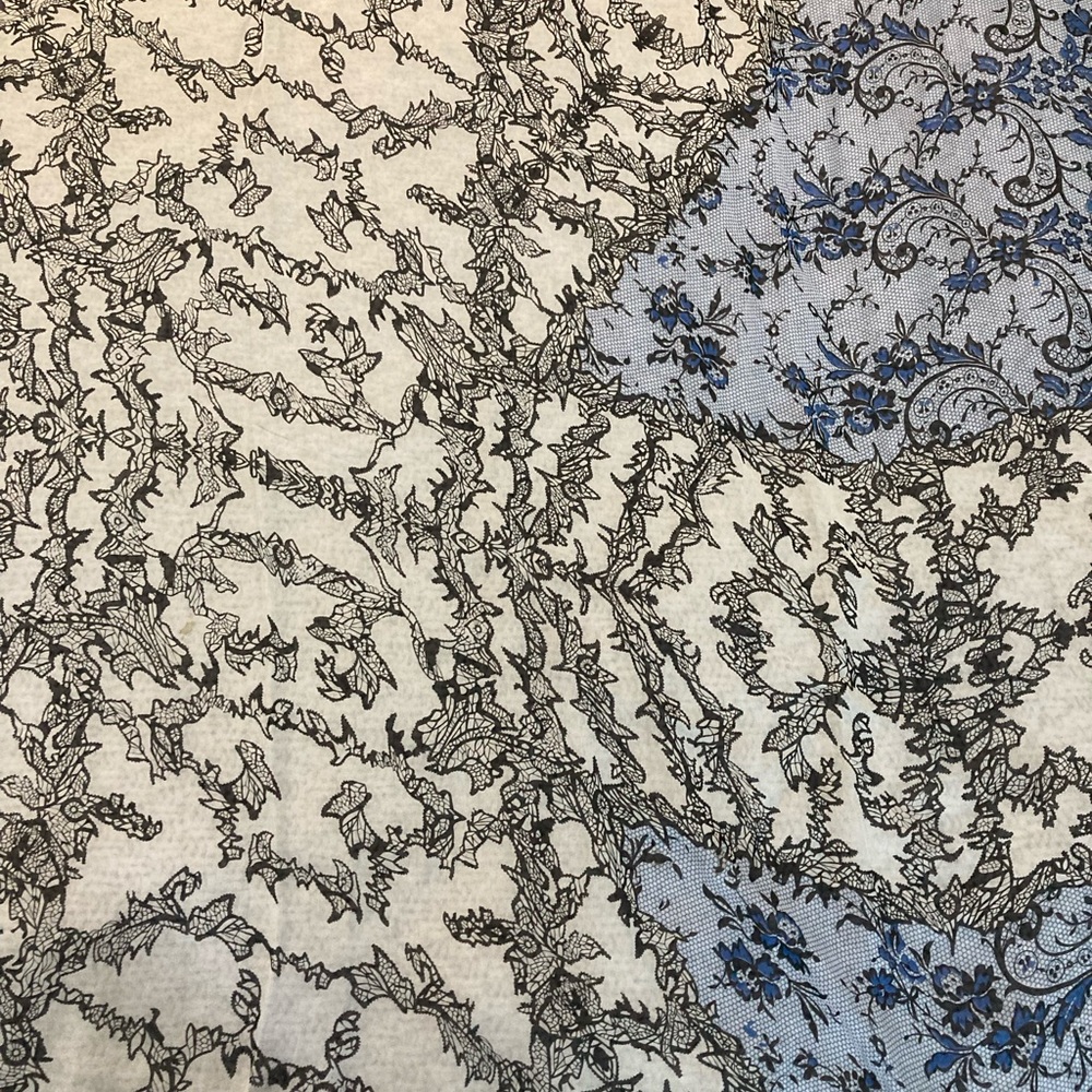 ALEXANDER MCQUEEN 100% Silk Scarf Made in Italy